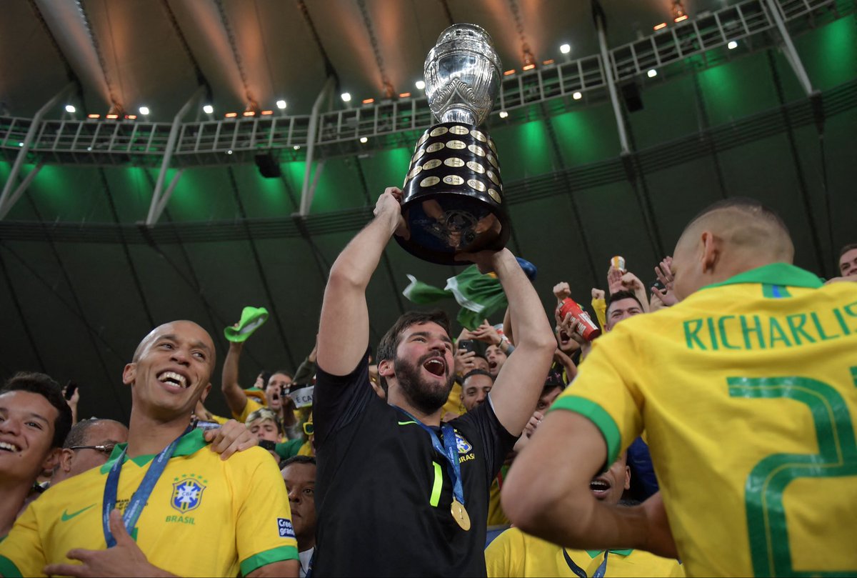 mesiascaio's tweet photo. com neymar                                                   sem neymar https://t.co/k6xL77NNZy