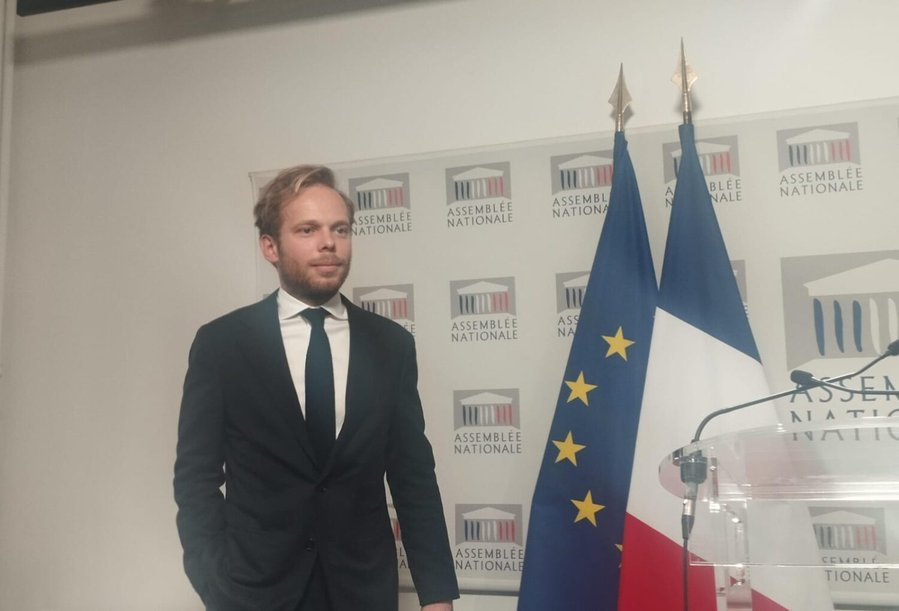 LouFrance75's tweet photo. Vous vous en doutiez, c'est arrivé ILS L'ONT FAIT !

Les commissions d’enquête parlementaires sont suspendues jusqu’à la présidentielle.

Charles Laloncle à travaillé pour pas grand chose 
Source : Boulevard Voltaire