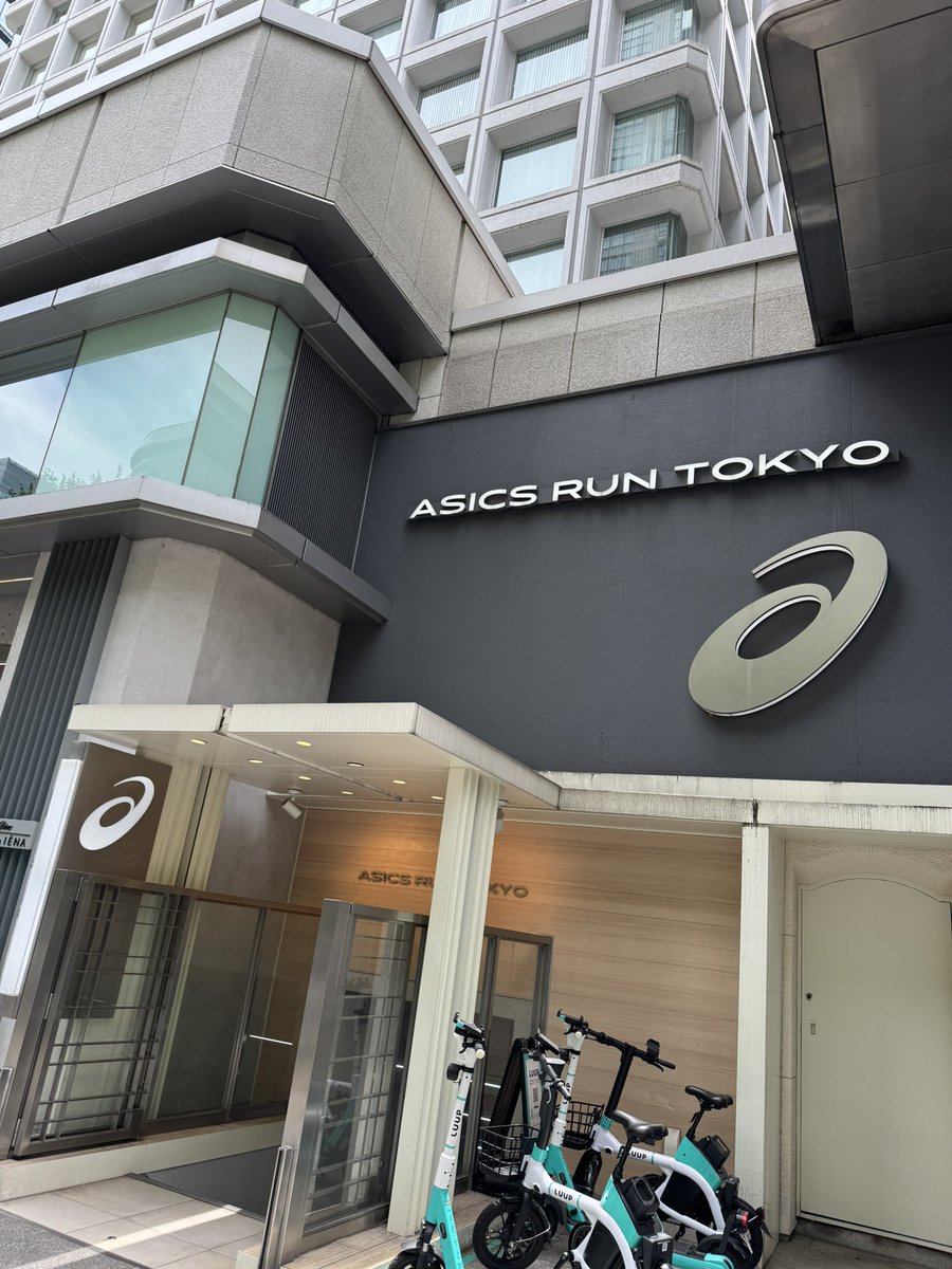 _sincerite's tweet photo. 人生初皇居ランわず 程よい起伏でいい刺激、ファンが多いのも頷けるな https://t.co/wywblNkxU3