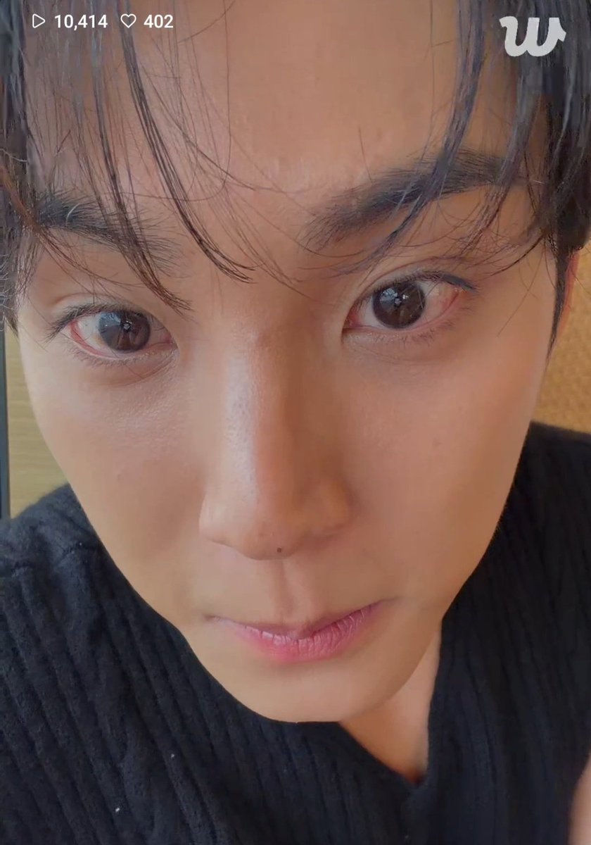 moeum_zip's tweet photo. 콧등에 여드름 안사라진다거 짜증냄 ㅋㅋ 졸귀띠.. https://t.co/Sdg1tF5aEn