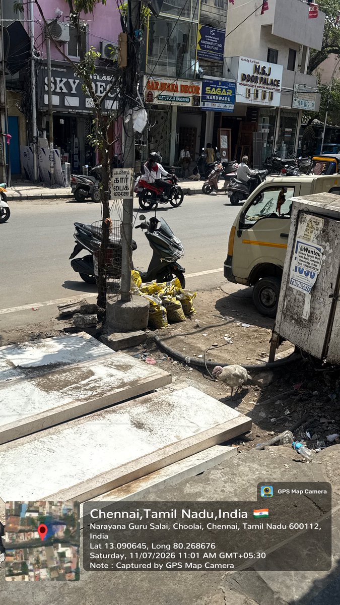 narulusive's tweet photo. @chennaicorp @tvkrajmohan_26 
Debris all over ,stinking bags outside a bakery shop by the water sewage team , Big size wires are visible , so someone can die &amp; tneb can get some attention @TANGEDCO_Offcl . 
Kindly be responsible and do the work https://t.co/rrqjXrq4uo
