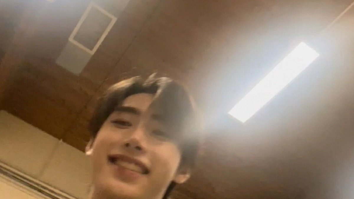 4xousand's tweet photo. 뭉......... 한 기시감 https://t.co/qdrhzreepj