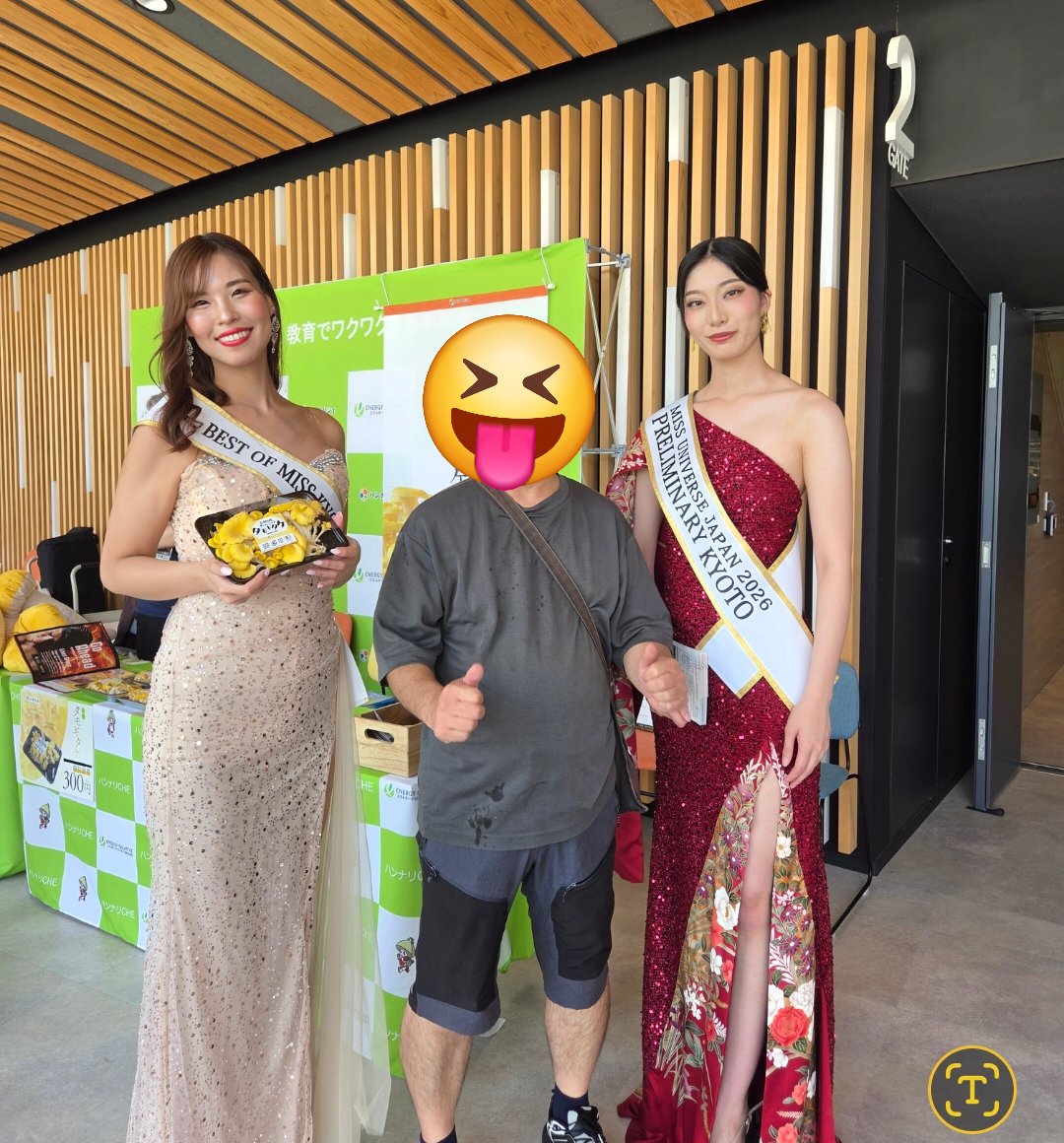 hande36's tweet photo. ボクシングを見に行く
なかなかのリングサイド
ラウンドガールと写真
めちゃくちゃ背が高い！
私の身長が190cmなので…
(笑) https://t.co/MOTjRFfYes