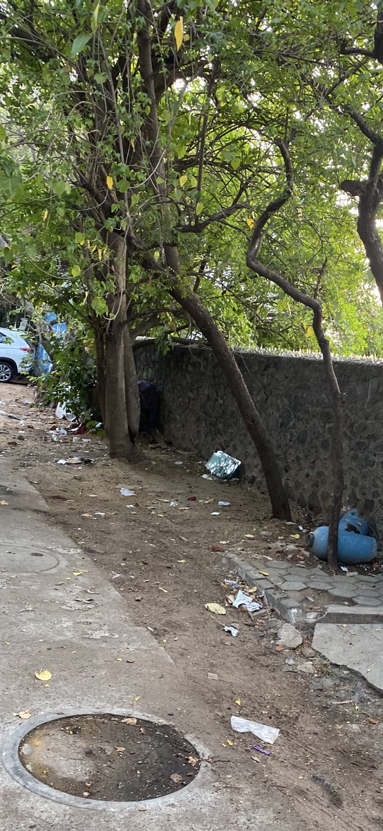 vchinnikrishnan's tweet photo. @chennaicorp 

Please remove accumulated debris and garbage dumped along the road margins

சுத்தம் சுகம் தரும் 🙏

July 11 2026 6:23 AM

Coastal Road ( near Arupadai Veedu Murugan Koil)

Kalakshetra Colony, Besant Nagar

Chennai 600090

Ward 179 https://t.co/BtUtrkMOqh
