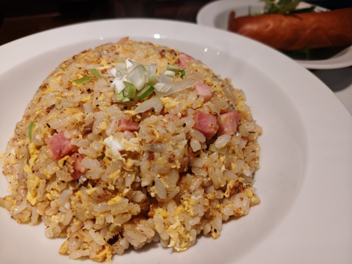 fururi555's tweet photo. ハムたまご炒飯定食＋杏仁豆腐
旅先でパラパラのうまいチャーハン食べていると、もうしっとり系は拒否反応でちゃうかも🤔 竹下駅前 #中華八跳 https://t.co/lGqpo4o7go