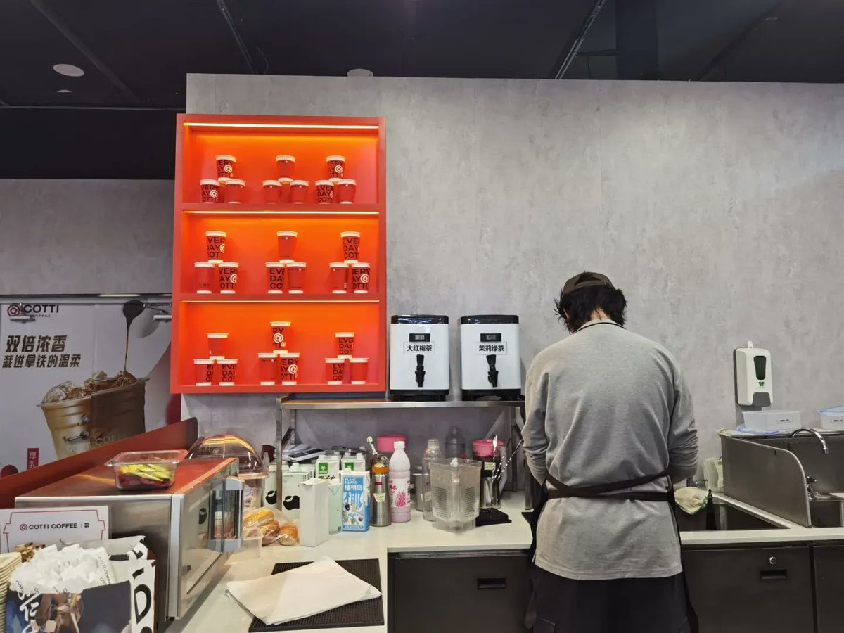 clark_chad38768's tweet photo. Tried the morning cold brew u0026 oat milk latte at the new hidden café downtown—smooth, creamy, and way better than my usual. Worth the 10-min walk! https://t.co/Hb8rziHkyg