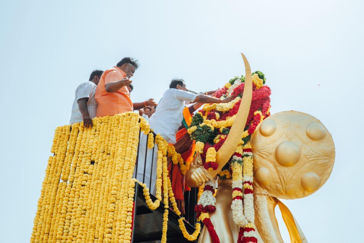 NainarBJP's tweet photo. மாவீரர் அழகுமுத்துக்கோன் அவர்களுடைய பிறந்தநாளை முன்னிட்டு நம் தமிழக பாரதிய ஜனதா கட்சியின் சார்பில், இன்றைய தினம் சென்னை எழும்பூரில் உள்ள மாவீரர் அழகுமுத்துக்கோன் அவர்களுடைய திருவுருவச் சிலைக்கு மலர் மாலை அணிவித்து மரியாதை செலுத்தினோம். https://t.co/tBCsqNZl5y
