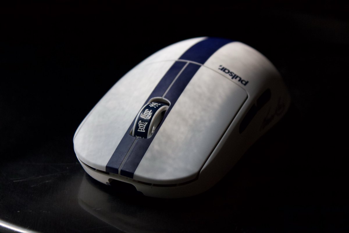 RZN4KK's tweet photo. Started to take photos for my reviews. They arent straight but look good so far. Pulsar might be my favorite peripheral company right now. https://t.co/zh12pN0Ey1
