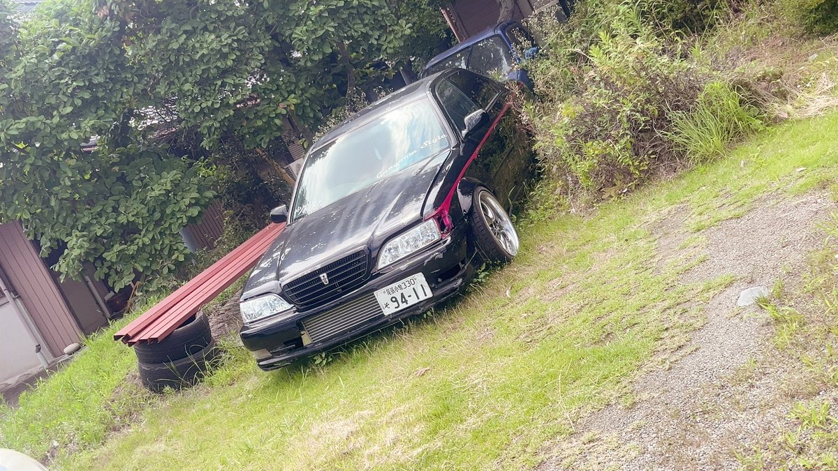 reachanma's tweet photo. 家に人間が5人しかいないのに10台車あるのおかしいしそのうち4台が不動車なのもっとおかしい https://t.co/p4txZG72hm