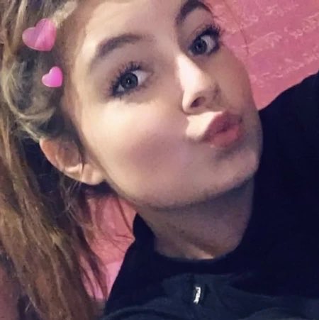 coryleguen's tweet photo. [TW féminicide]

Elle s’appelait Océane. 
Elle avait 29 ans. 

Elle a été égorg*e par Ismaël, son « compagnon ».

Il avait été condamné en 2022 pour violences conjugales contre la victime alors enceinte.

Il est donné la mort. 

Paix à votre âme, Madame. 🕊️ https://t.co/rNc4LJWGJ9