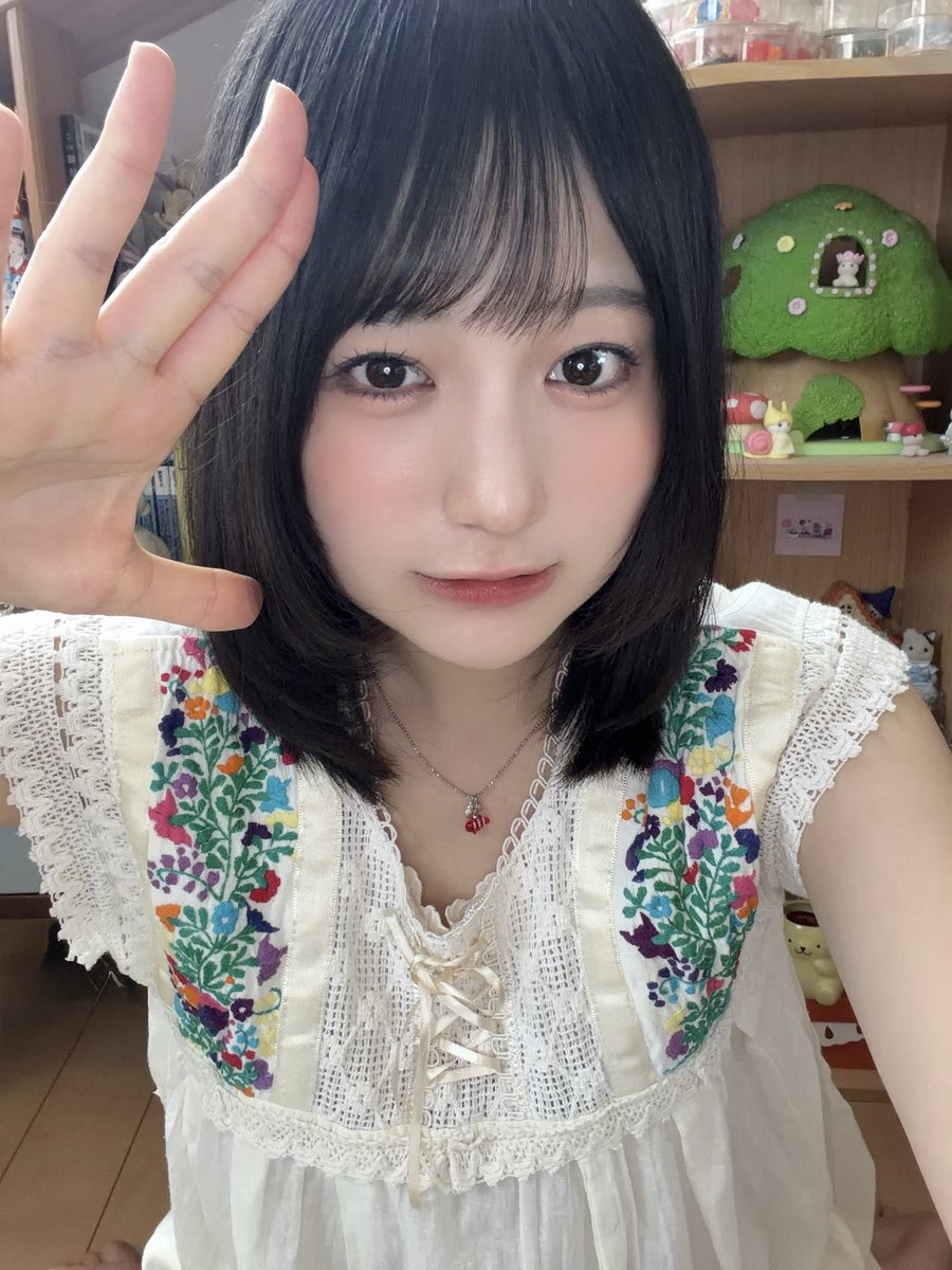 maejima_ano's tweet photo. 1on1ありがとうございました🍀.⋆
みんなとお話すると明日からも頑張ろう！という気持ちになれる> < ♡
幸せと元気をくれてありがとう‼️
忙しい中留守チャとってくれた方もありがとう！！

今回初めて30枠くらいあって嬉しかったな♡
たくさんの人がお話しに来てくれたり、何回かお話来てくれた人がいたりと本当に感謝いっぱいだよーー՞߹ - ߹՞