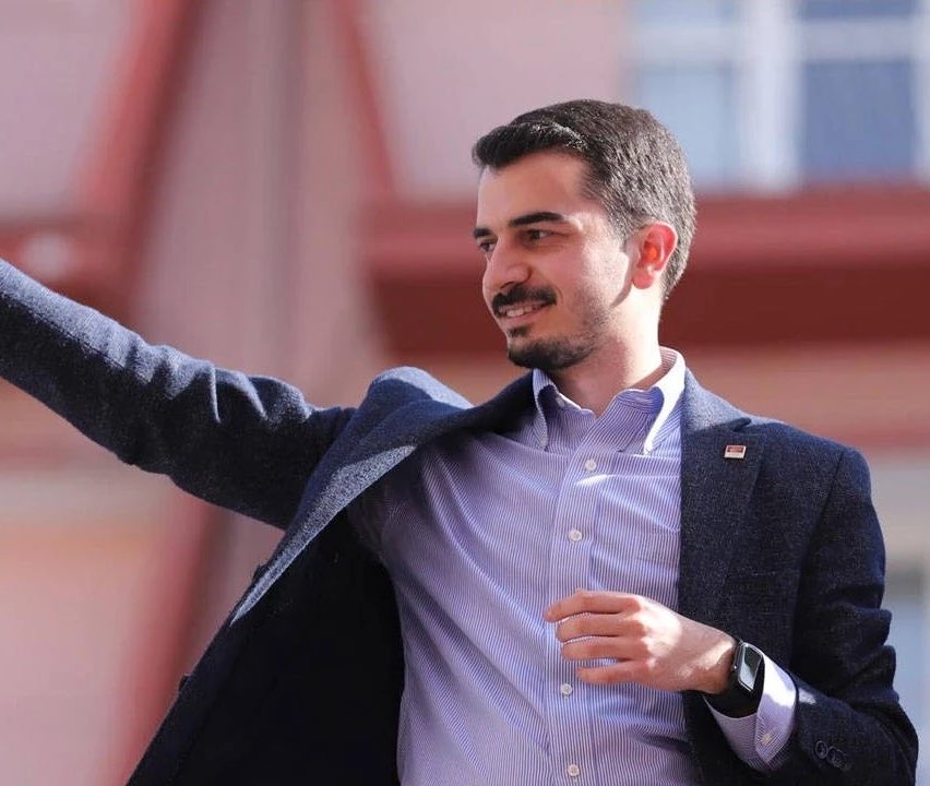 solcugazete60's tweet photo. #SONDAKİKA 

Çankaya Belediyesi’ne operasyon düzenleniyor.

Çok sayıda kişi hakkında gözaltı kararı verildi. https://t.co/FDV5PZflKW