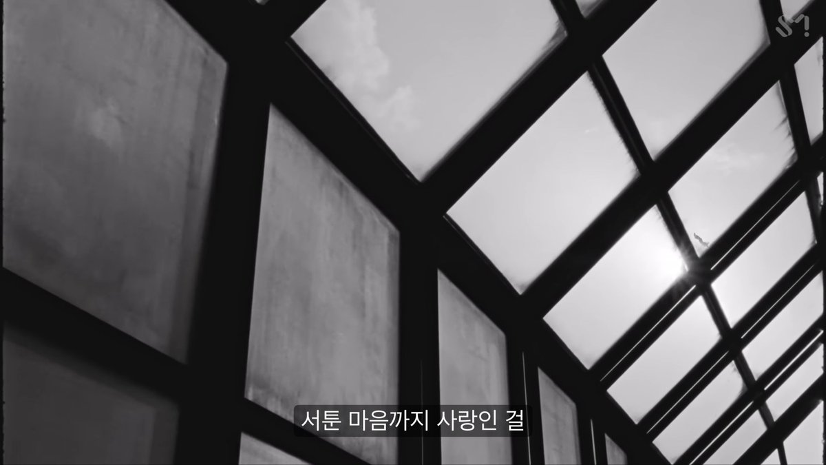 mooisnothing's tweet photo. 완벽하길 바랐지
서툰 마음까지 사랑인 걸 < 이 부분 뭔가 사랑에 빗대서 표현한 재현 자신의 10년의 이야기 같기도
완벽한 모습만을 비추길 원했지만  그렇게 해서는 정말로 이 일을 사랑하고 오래 할 수 없다는 걸 알았다는 말처럼 https://t.co/JnP7CVClca