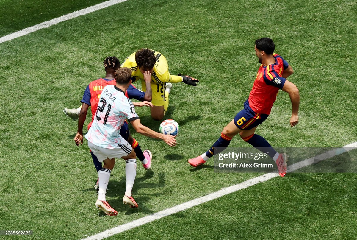 CopaLendas's tweet photo. Mikel Merino, Espanha 🇪🇸.
Espanha 🇪🇸 2 x 1 🇧🇪 Bélgica.
Copa do Mundo de 2026, Estados Unidos 🇺🇸/México 🇲🇽/Canadá 🇨🇦.
#merino #españa #worldcup2026 #copa2026 #usa26 #fifa #leyenda #lafuria #laroja #rfef #adidas #spain #losangelesstadium #inglewood #panini #esp #weare26 https://t.co/VlW4zMULmX