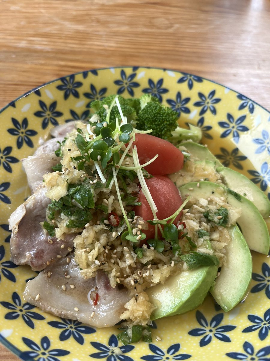 maki69smy's tweet photo. ▪️夏バテ予防に
豚ロースの香味野菜ダレ
生姜焼き用豚肉の甘みと旨みを程よい酸味がきいた香味野菜のタレの相性がバツグン🌿
糖質制限にもバッチリなメニュー🥩🌳
#ダイエット
#おうちごはん

▪️中山店
https://t.co/qivcuDTXuQ
▪️保土ヶ谷店
https://t.co/MJYguX0xoV https://t.co/DlnNC3gIEh