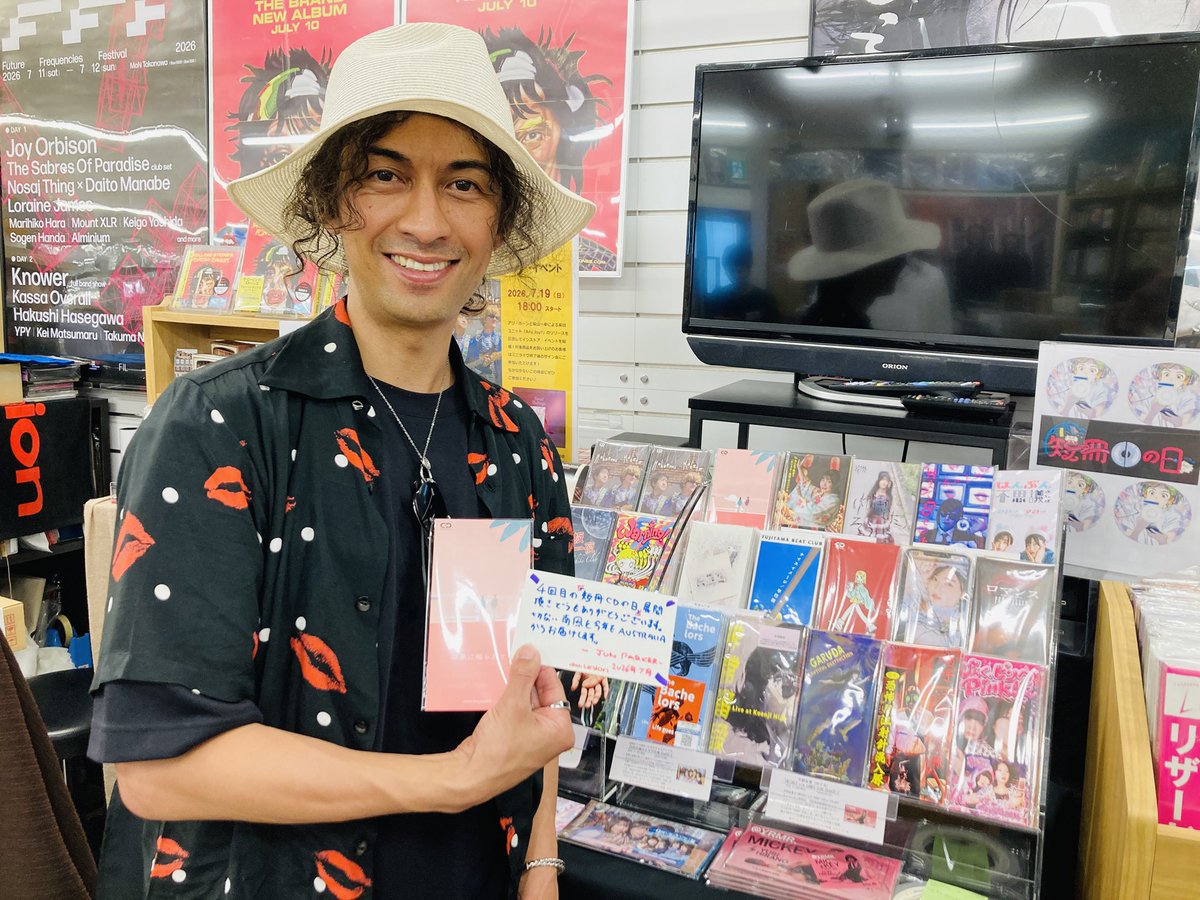 diskunion_do1's tweet photo. 🏖️アーティスト様ご来店🌴

7/7短冊CDの日に8cmCDシングル
『潮風に揺られて』をリリースされた、
"Jun Parker"様にご来店いただきました。
今年もオーストラリアから夏の到来を告げる名曲が到着！
当店好評販売中です😃
POPもありがとうございました。

https://t.co/NWpZKKWnN1

#短冊CDの日 https://t.co/mZH23v0ejR