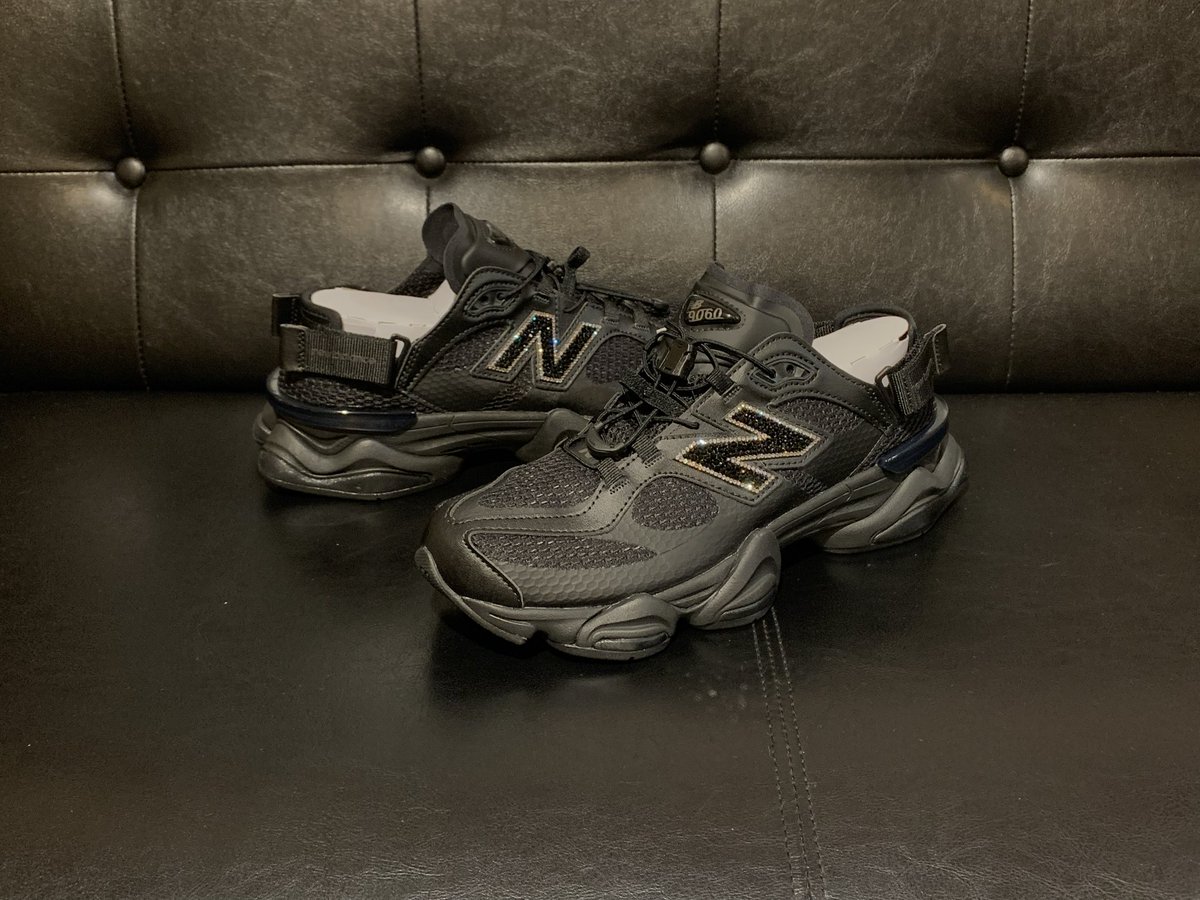 maniaczenya's tweet photo. custom💎

New Balance（ニューバランス） 「U9060Sv1」

@kokoro_0201  ✨

#newbalance #swarovski #custom https://t.co/1tBLs2990w