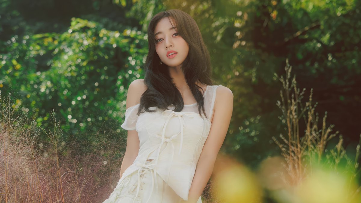 PopEmpirex's tweet photo. TWICE's Jihyo praises BTS and her seniors for "paving the way" for South Korean artists in a New Interview:

"We're just following in their footsteps, and I'm grateful for what they've done for us." https://t.co/5eSbaJ15gB