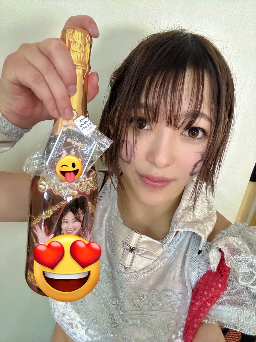 イベント限定のキーホルダー付きオリジナルシャンパンが出来上がりまし