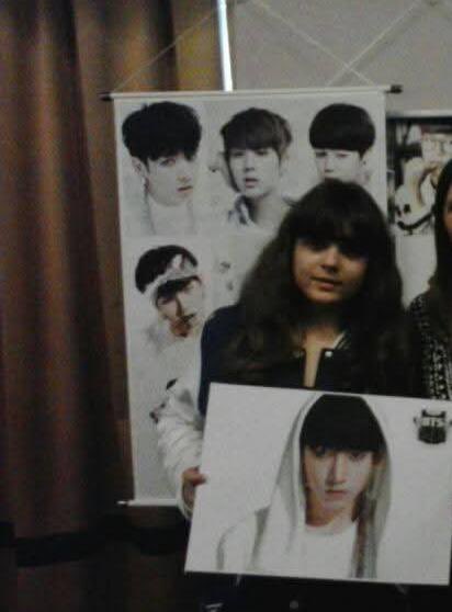 jkmoniee's tweet photo. Questa piccolina di 12 anni che oggi ne ha 25, vedrà i BTS a Monaco oggi 💜 https://t.co/AqmEaJ2NSL