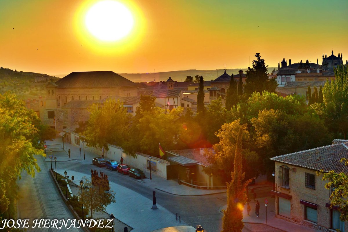 joseherfer2's tweet photo. Atardecer en Sinagoga del Tránsito. Si queréis ver más fotos y LEER la relación de este  lugar con San Benito o porque se llama así pinchad en las letras azules y os saldrá solo;
https://t.co/QXkNss5GmX.
Feliz día https://t.co/PIP4QsYPUV