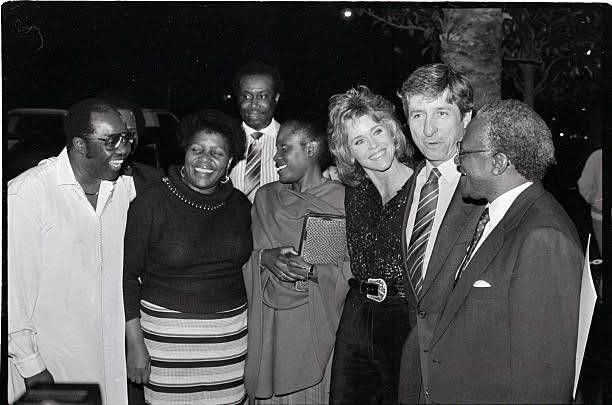 HistorySAZAR's tweet photo. Actress Jane Fonda and her husband Tom Hayden welcome Bishop Desmond Tutu to their home for a star-studded informal dinner party, ending a 6-day California speaking tour by Tutu, 1986. Source: Bettmann Archive https://t.co/EnD6Y1uKKW