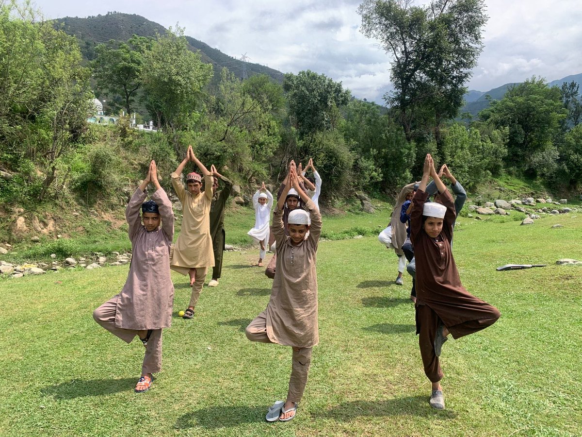 DioRajouri's tweet photo. Sports activities and Anti-Drug Pledge ceremonies held across #Rajouri under the 100 Days Nasha Mukt J&amp;K Campaign inspired students and young sportspersons to choose fitness, discipline, and a healthy lifestyle.  
#rajouriagainstdrugs 
@OfficeOfLGJandK @Abhi1shrma @diprjk @ANI https://t.co/W1sTljUHR0