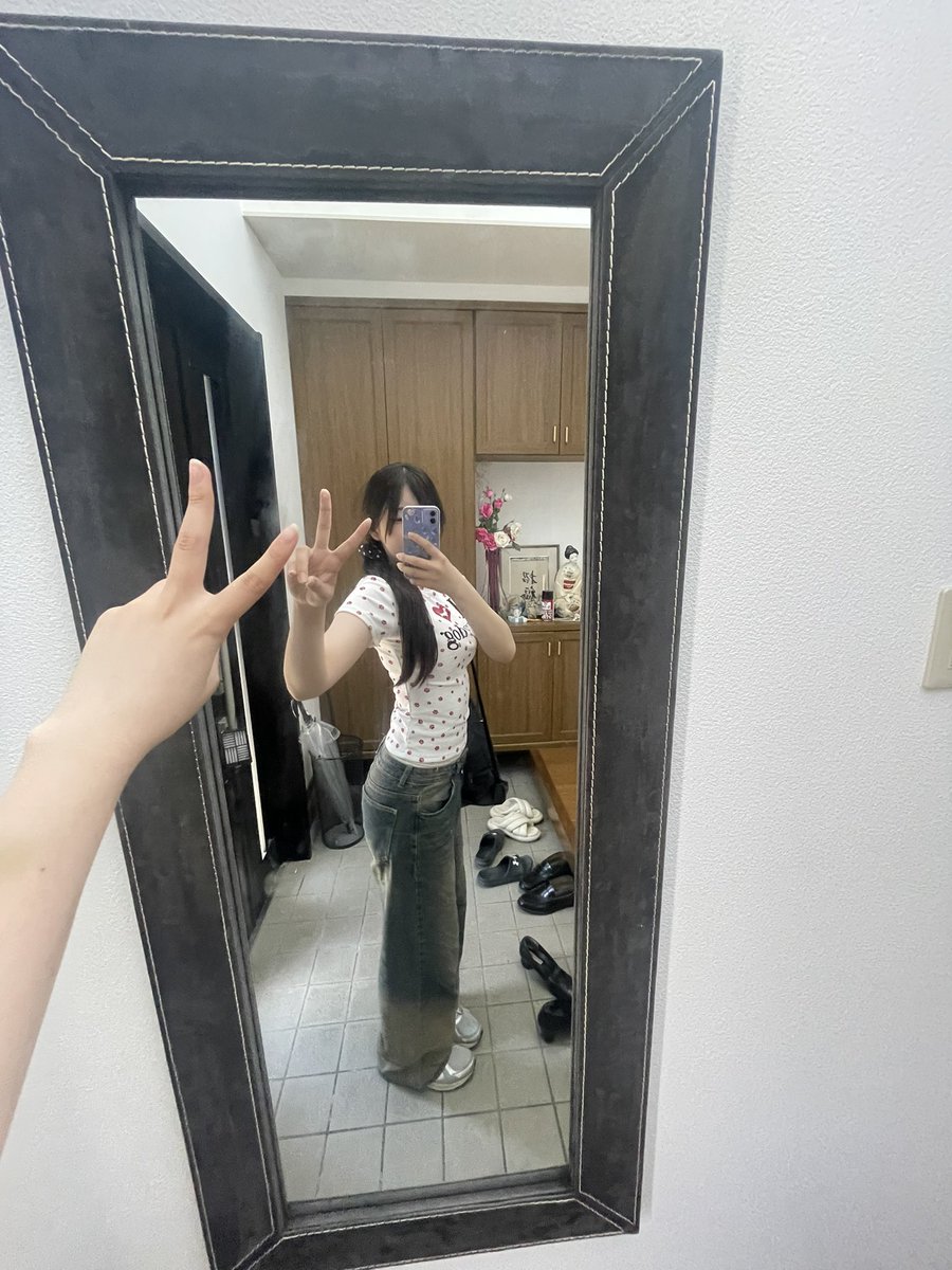 ehcghnn's tweet photo. ootd https://t.co/LS9bwqyzG5