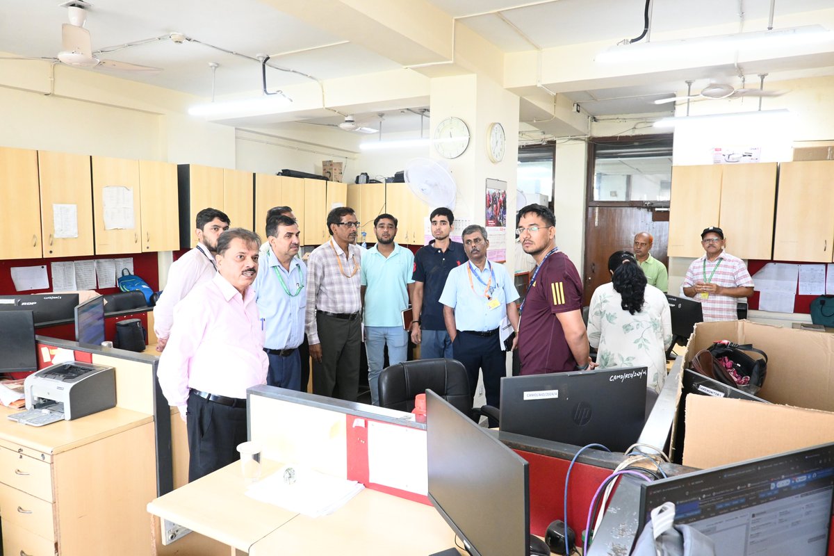 Indiametdept's tweet photo. 𝐒𝐰𝐚𝐜𝐡𝐡𝐚𝐭𝐚 𝐏𝐚𝐤𝐡𝐰𝐚𝐝𝐚 𝟐𝟎𝟐𝟔 (𝐉𝐮𝐥𝐲 𝟏𝐬𝐭–𝟏𝟓𝐭𝐡) 𝐚𝐭 𝐈𝐧𝐝𝐢𝐚 𝐌𝐞𝐭𝐞𝐨𝐫𝐨𝐥𝐨𝐠𝐢𝐜𝐚𝐥 𝐃𝐞𝐩𝐚𝐫𝐭𝐦𝐞𝐧𝐭

हर कार्यस्थल में कुछ ऐसे कोने होते हैं जो अनजाने में हमारी नज़र से ओझल रह जाते हैं। स्वच्छता पखवाड़ा ऐसे स्थानों की पहचान कर उन्हें स्वच्छ, व्यवस्थित और बेहतर बनाने का अवसर है।

आज के कार्यस्थल स्वच्छता अभियान को नई ऊर्जा तब मिली जब डॉ. मृत्युंजय महापात्र, महानिदेशक मौसम विज्ञान, स्वयं इस अभियान में शामिल हुए। उनकी सहभागिता ने यह संदेश दिया कि स्वच्छ कार्यस्थल कुछ लोगों के प्रयासों से नहीं, बल्कि सभी की सामूहिक प्रतिबद्धता से बनता है।

Every workplace has a few corners that quietly escape our attention. Swachhata Pakhwada is an opportunity to identify, clean and restore them to their best.

Today's workplace 𝐜𝐥𝐞𝐚𝐧𝐥𝐢𝐧𝐞𝐬𝐬 𝐝𝐫𝐢𝐯𝐞 gained added momentum as Dr. Mrutyunjay Mohapatra, Director General of Meteorology, personally joined the campaign, reaffirming that a cleaner workplace is not created by a few—it is commitment of everyone. 

#SwachhataPakhwada2026 #Shramdaan #CleanlinessDrive #VoluntaryService #EnvironmentalResponsibility #WorkplaceCleanliness 

@moesgoi @airnewsalerts @DDNational @ndmaindia @ICRER_MHA