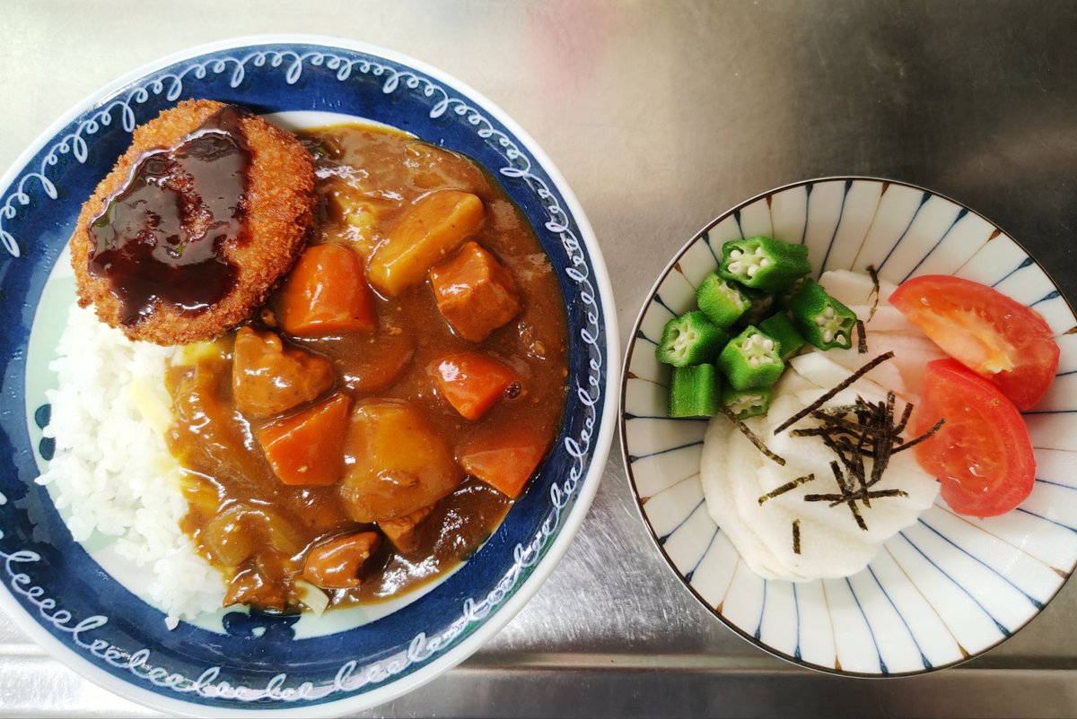 so_dan_shitsu's tweet photo. 昨日作ったバターチキンカレー
ニンニクとバターで炒めてるから
香ばしく旨味もたっぷり💕︎
夏野菜サラダと頂きまっす✨️

#おうちごはん #料理 #食事 #写真 https://t.co/6fgfVabeOu