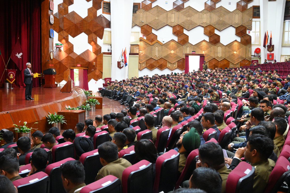 JawedAshraf5's tweet photo. Honoured to address the 82nd Staff Course of Defence Services Staff College, Wellington. 
500 officers, including 48 from 36 countries.
A great institution with a rich history. Preparing the finest young military officers for higher leadership role in the service of 🇮🇳
@MEAIndia https://t.co/4VnBGF8WTt