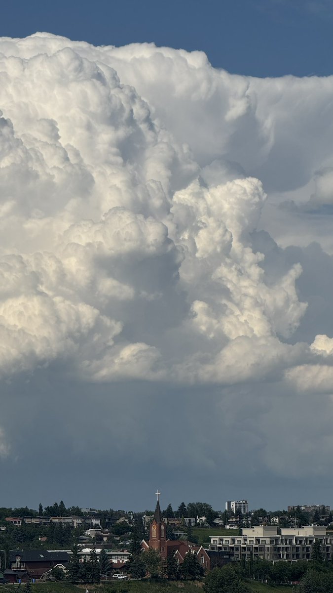 sludgerunners's tweet photo. i fw cumulonimbus clouds https://t.co/5egFBifGnm