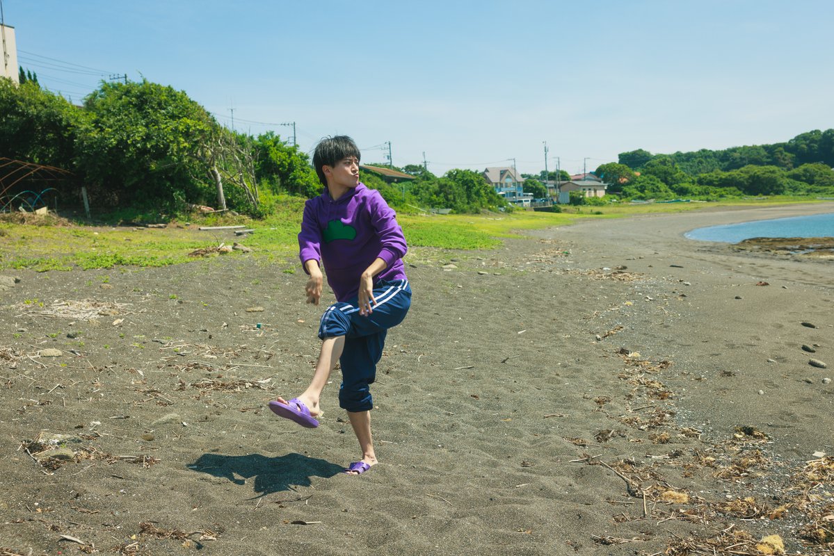 osomatsusan_mov's tweet photo. 🎞️現場日誌ぇ! 𓂃✂︎･.｡
⠀
撮影の合間に
石を投げて水切りをして遊ぶ小島さん🪨🐋
⠀
何回成功したんでしょうか‼️
⠀
映画『おそ松さん 人類クズ化計画!!!!!?』
🎬大ヒット上映中
主演：Aぇ! group┊草間リチャード敬太┊西村拓哉 https://t.co/niiCJcNsl6