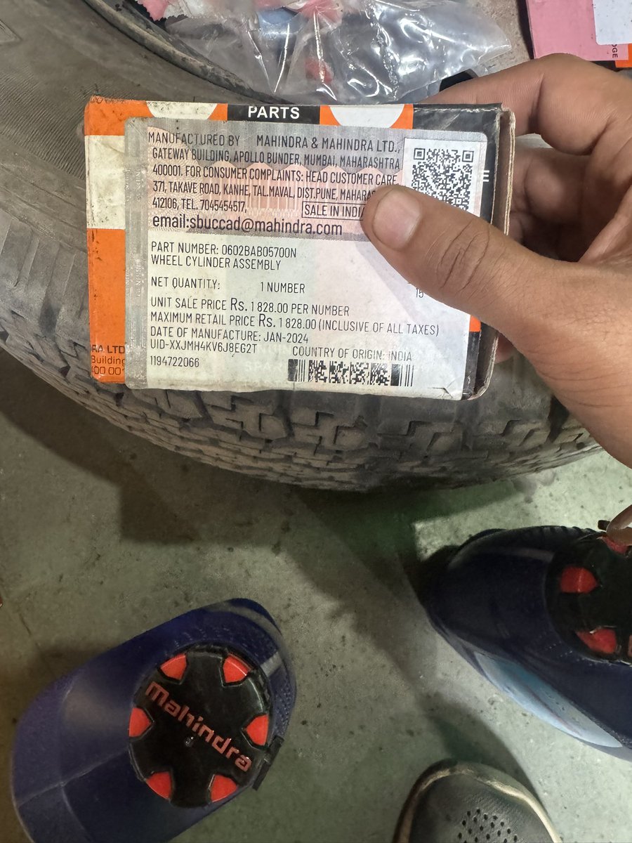 _yuvi51's tweet photo. I clicked photos of almost every part and fluid that was installed in my vehicle before they fitted them.

After reaching home, I randomly compared the prices printed on the products with the prices mentioned in my invoice.

That’s when I noticed something that concerned me. https://t.co/kC4xQsmWc0