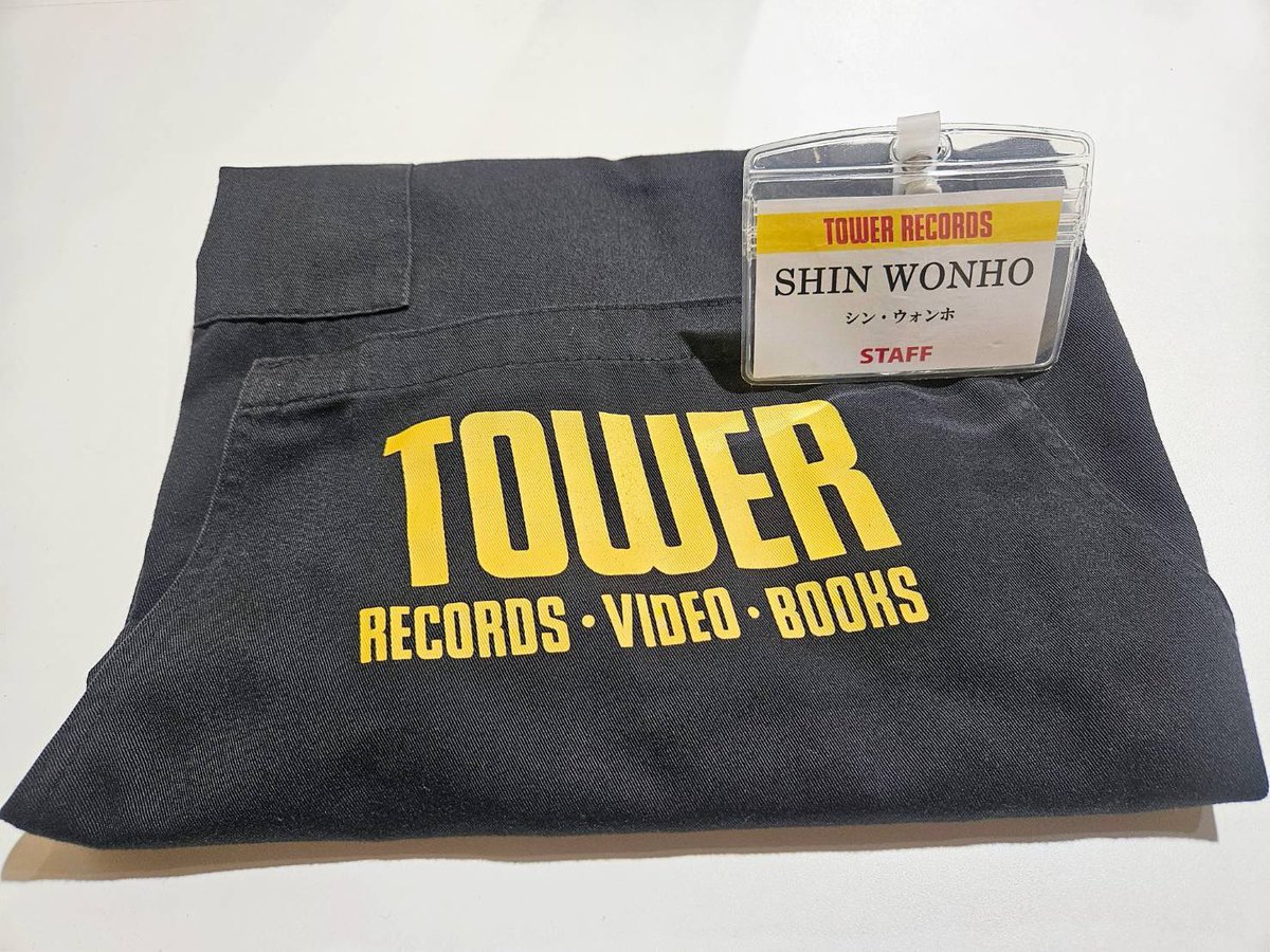 SHINWONHO_JP's tweet photo. ／
本日！
タワーレコード渋谷店 特典会💫
＼

タワレコエプロン着用したSHINくんが皆さんをお待ちしています👋
※これからのご購入も対象です！

本イベントでしか入手できない名刺☝️
ぜひ、受け取りに来てくださいね🤲💓

📅開催日時：7/11(土)17:30～(集合17:15)
📍会場：タワーレコード渋谷店5Fイベントスペース

👇詳細はこちら
🔗https://t.co/JoX5FgzOKg