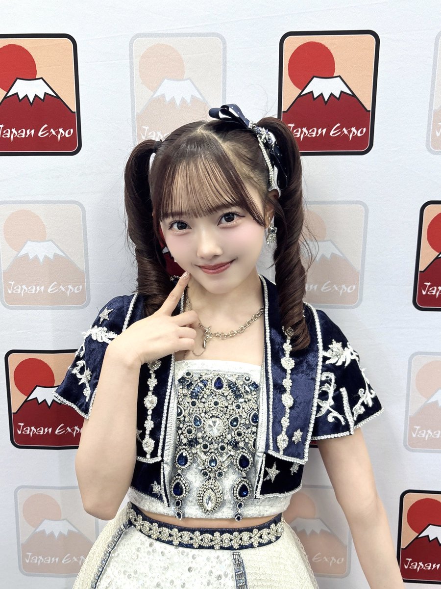 ochiai_kirari's tweet photo. #JapanExpo2026 day１merci〜〜♡

日本から駆けつけてくれたみなさん
現地のみなさんのアツい声援のおかげで
めちゃステキな時間になりました🫶🏻🌹

もしかして初めて(?!)なコロネツイン❕
ちいさんと双子だよ👧🏻👧🏻 https://t.co/83rUXPgXqL