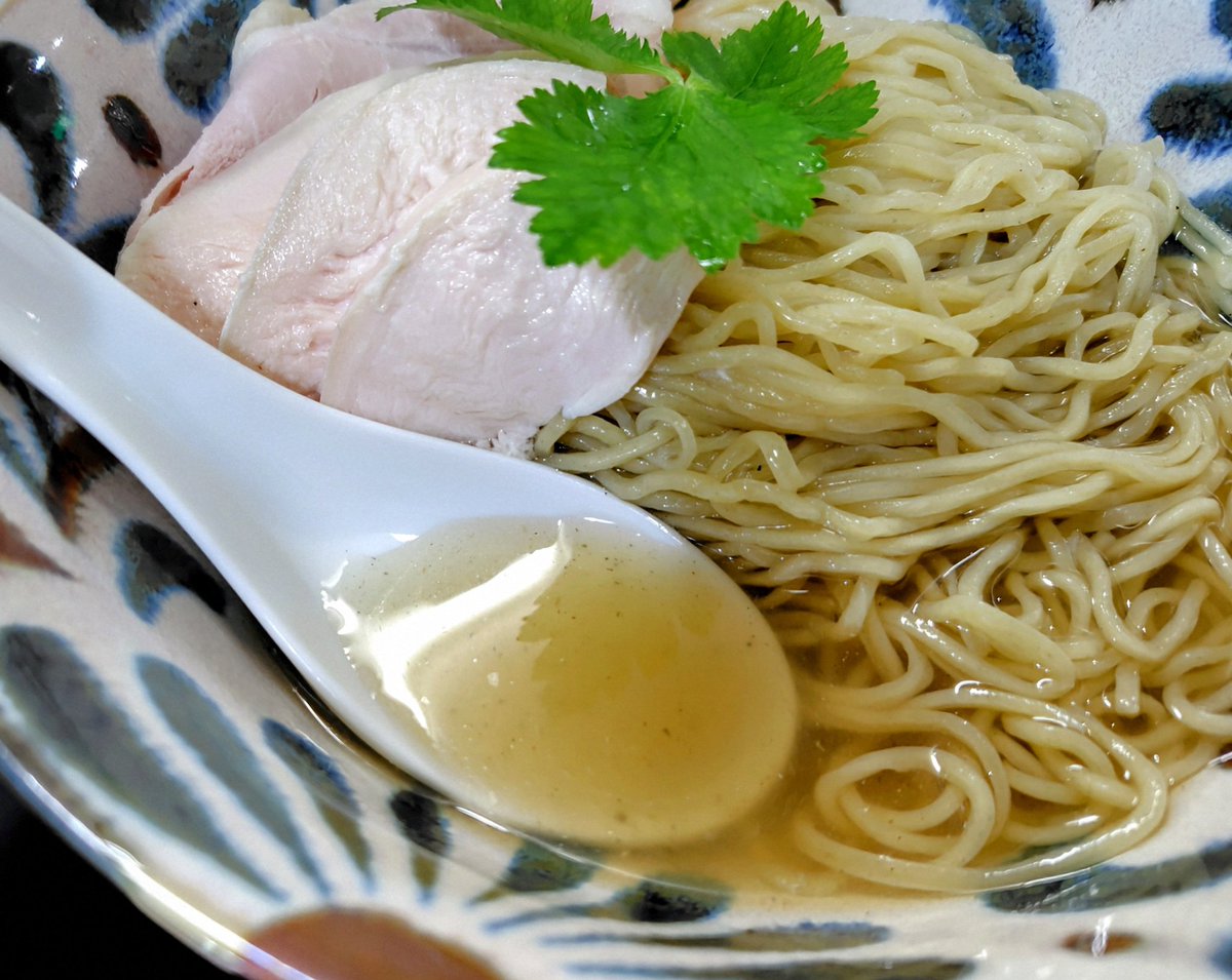negibo4's tweet photo. 焼き顎だし醤油つけ麺いただきましたm(_ _)mいつものパッツン細麺が顎だしに浸かり、濃い目醤油の付け汁にてゾロゾロっと！暑さに負けぬ栄養補給！ごちそうサマンサ＼(^o^)／横浜反町・自家製麺Shin https://t.co/4QvGgGUpU7