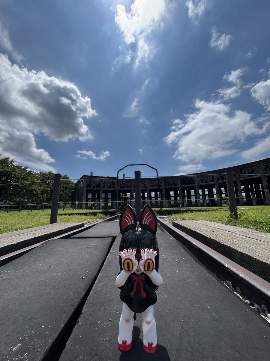 tultukun's tweet photo. 大分県玖珠郡にある 
【旧豊後森機関庫】へ🚗

前から気になってましたが、いざ調べるとたまにドライブで通る道のすぐそばだった。

雰囲気もあり、凄くいい場所でした😊

#GRAPEBRAIN
#大分県玖珠郡
#すずめの戸締まり https://t.co/dtV2KPDON5