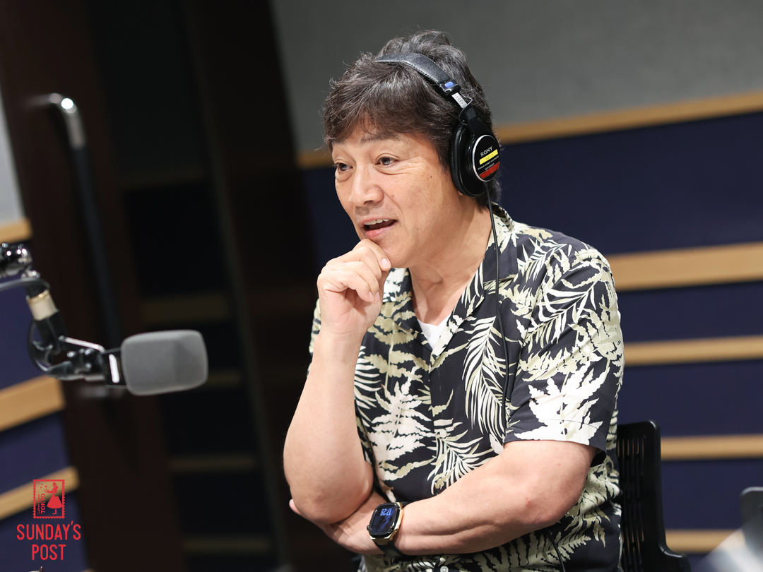 sundayspost1's tweet photo. 1956年生まれ、デビュー56年、そして五郎さん。
ここまで“56”が並ぶと運命みたいですが…芸名の由来は数字ではなく山⛰️
北アルプスの「野口五郎岳」と「黒部五郎岳」。
候補を聞いた中学生の野口さんは「泣きそう」だったそうです。
でも今は「55年一緒なんで。ありがたい」✨
👉 ラジコで聴く
https://t.co/KbPD9Z0WKG
#サンポス #小山薫堂 #宇賀なつみ #TOKYOFM #野口五郎 #デビュー56周年