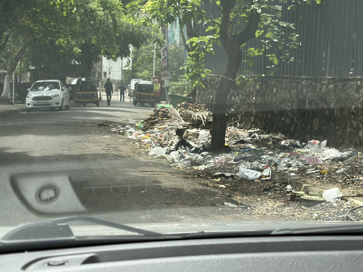 ajaydamle's tweet photo. @TawdeRitu @mybmc @mybmcSWM @mybmcWardT @mybmcInfra @WHO SWM is major issue Mulund East  ,People are suffering from health issue, notice not issued to developer for environmental issue to Mhatre nagar developers by #MCGM , same issue at  dumping grounds where is hygiene ? https://t.co/3ISXsShIcy