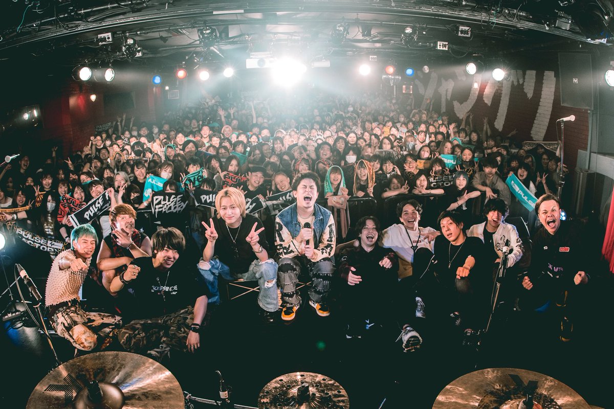 roba10330's tweet photo. ３年前の今日は雄大くんがお世話になっている??(お世話している🤣)先輩まさきくんのいたPulse FactoryとNovelbrightの対バンが下北沢であった日です😊
最高な対バンでした🥰
下北沢暑かった🍧
#Novelbright https://t.co/LpgibvtXLE