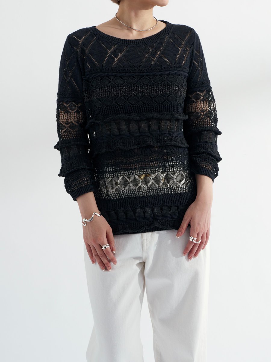 FashionsnapBuy's tweet photo. 【モアセール開催中！】肌が透けるほどざっくり編まれた「オダカ」のニットバスクシャツで叶える、センシュアルな大人のモノトーンマリン。ワイドだけど野暮ったくならない「トゥ エ モン トレゾア」のデニムも一役買い、対照的なレザーバッグが引き締め役となった、洗練された夏スタイリングです。 https://t.co/sJxCZxagqh