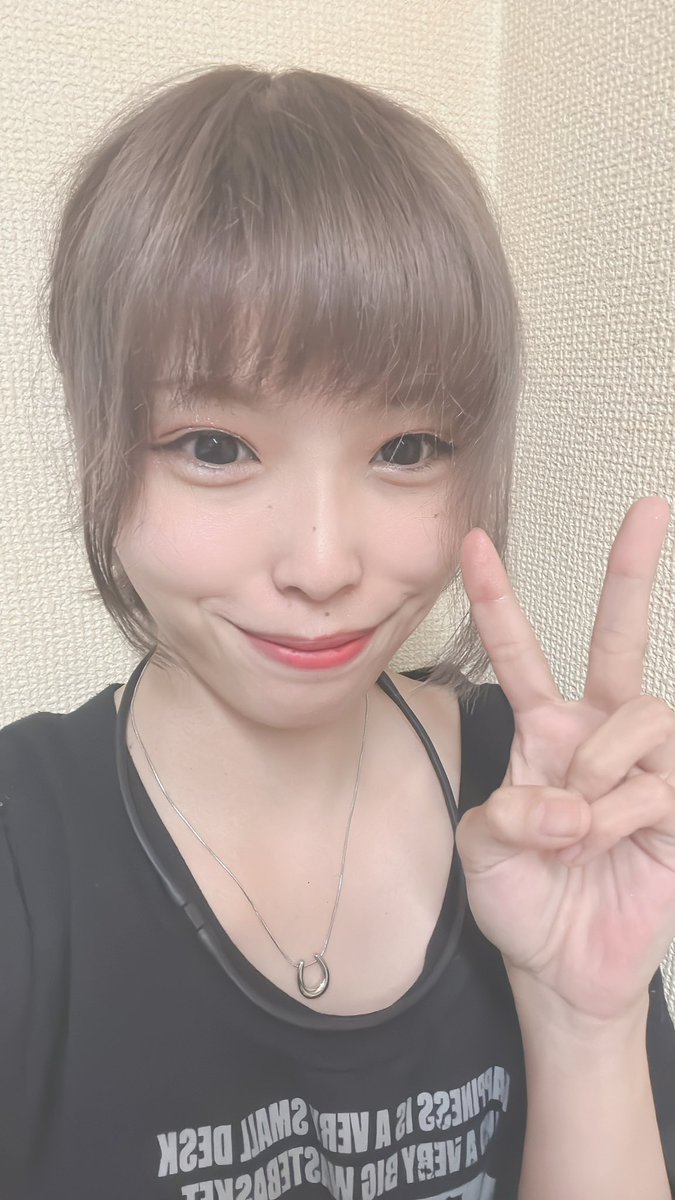 1964Yupi's tweet photo. 髪の毛整えて貰って可愛くしてもらいましたー✨

この長さは中二以来🌱 https://t.co/b2rqR7c0TQ