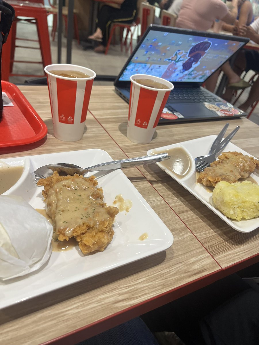 doloooy's tweet photo. First unofficial dinner 2gether cuz for work… praying for us to be successful business partners and (God’s gift 🙃) https://t.co/la6hdE8L4j