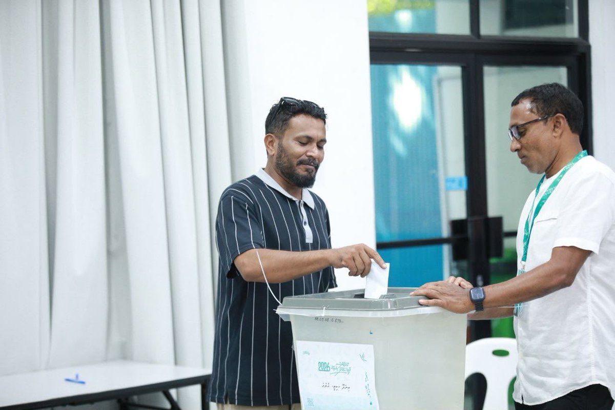 Humandust___'s tweet photo. ކޮންގްރެސް ޕާޓީގެ ދާއިރާތަކާއި ސްޓިއަރިންގް ކޮމިޓީތަކުގެ އިންތިޚާބުގެ ވޯޓުލުން ރާއްޖޭގެ ހުރިހާ ކަންްކޮޅުތަކެއްގައި ފެށިގެން ކުރިޔަށް.

#DhiveheengeRaajje 
#CongressPartyMV https://t.co/1Tz8YOlg4H