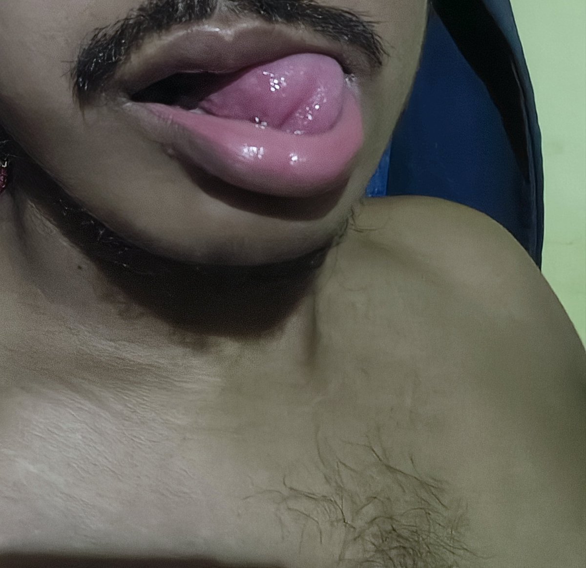 dark_Top_boy's tweet photo. Who wants to liplock with me 👄🥵 https://t.co/bz39PwiClK