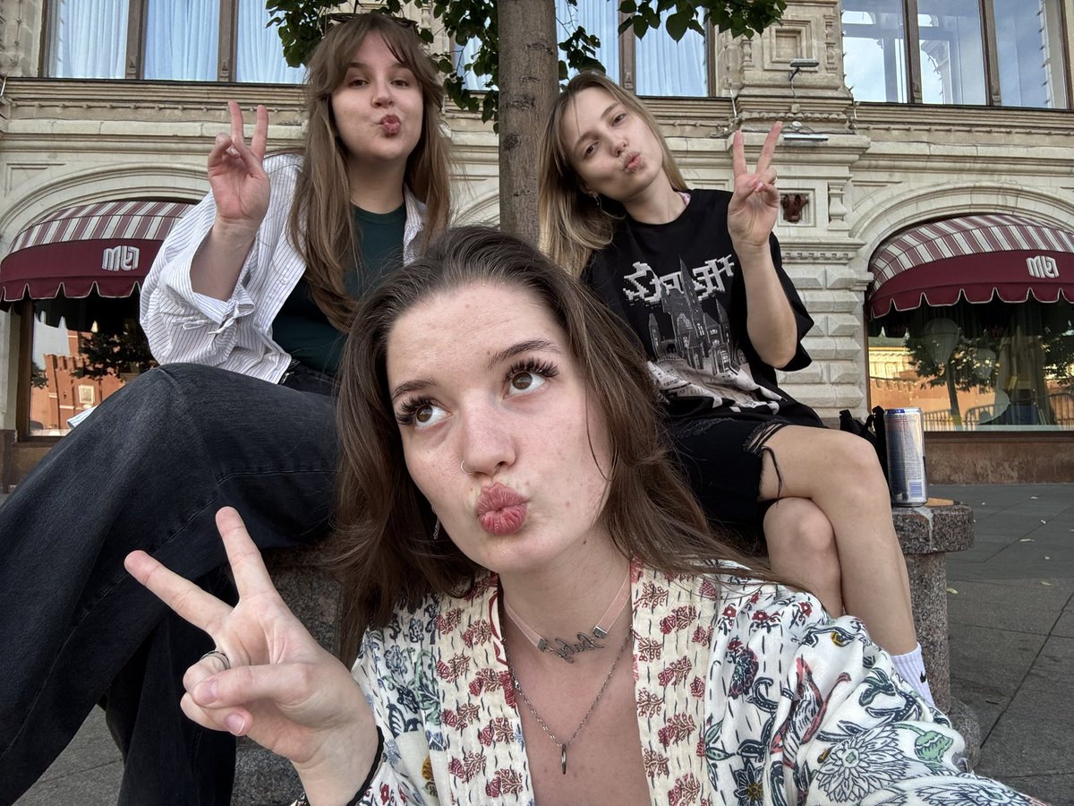 holyIena's tweet photo. только на вайбе редбулла в 5 утра двигаемся если честно https://t.co/UcX4aHHwJB