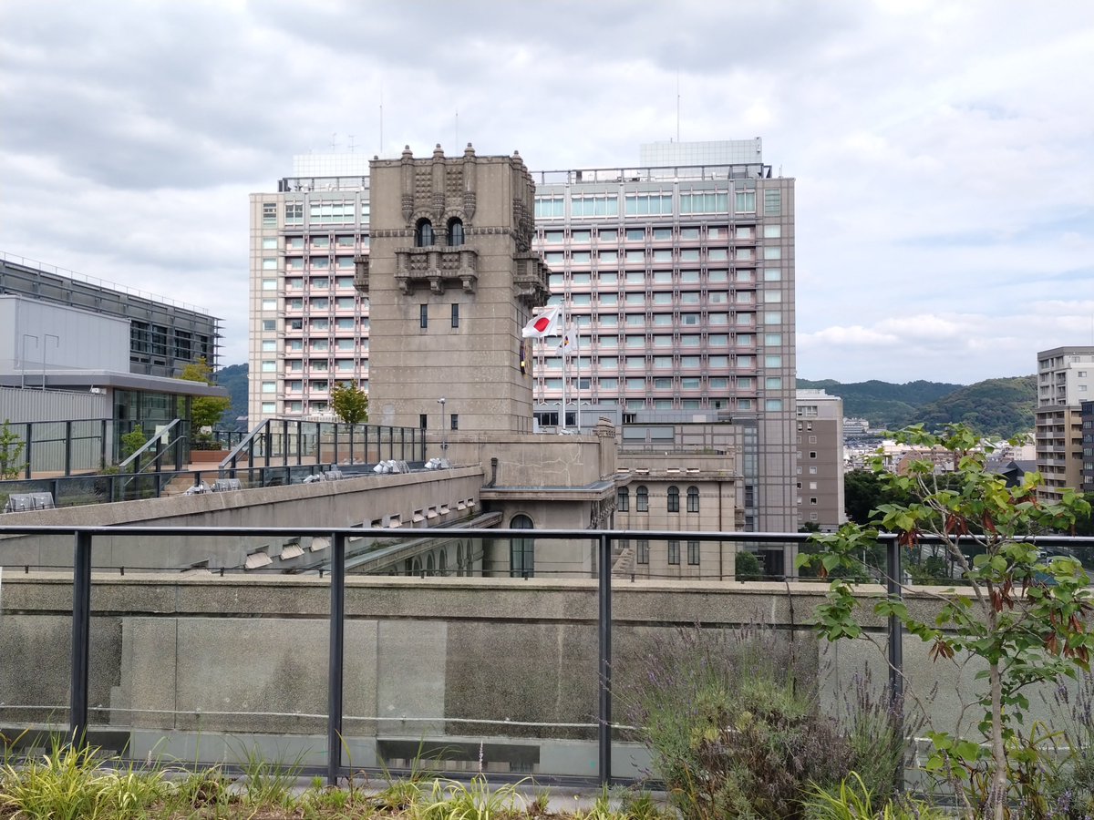 kbgguide's tweet photo. こうして見ると、あきらかに後ろのホテルが景観を乱しているな。@京都市役所屋上 https://t.co/oOKjOGJvnm