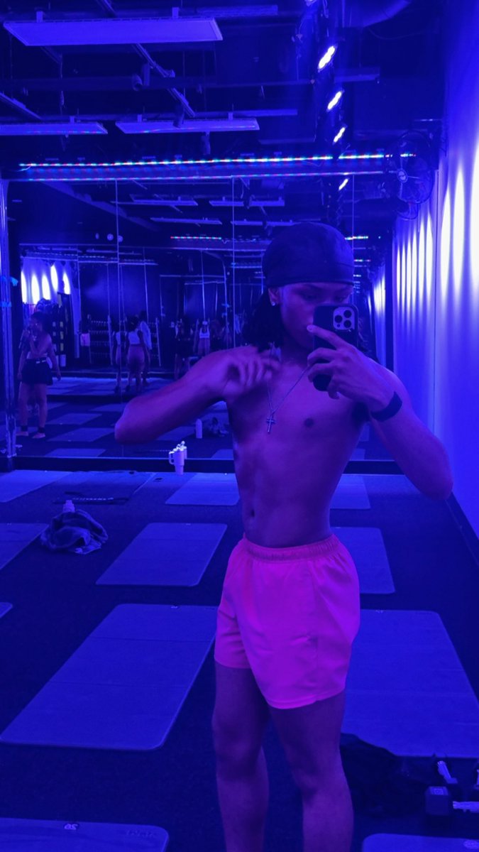 Tayecore's tweet photo. Hot Pilates. https://t.co/6PgO53QpVE