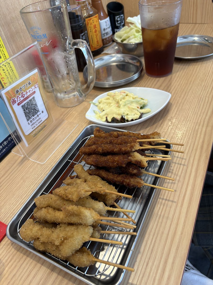 analyst198309's tweet photo. #上大岡
#串カツ田中
暑いので水分補給行きました
若い従業員さんたちの接客が良すぎてほんと良い店！
1本50円のホルモン串30本食べました😊 https://t.co/8TLtyP7zGa